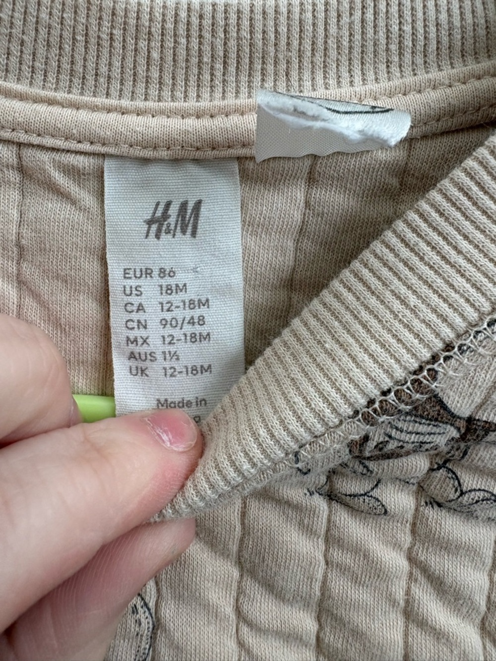 H&M Winnie the Pooh Quilted Sweatshirt 12–18M Neutral Baby Pullover - Picture 3 of 3